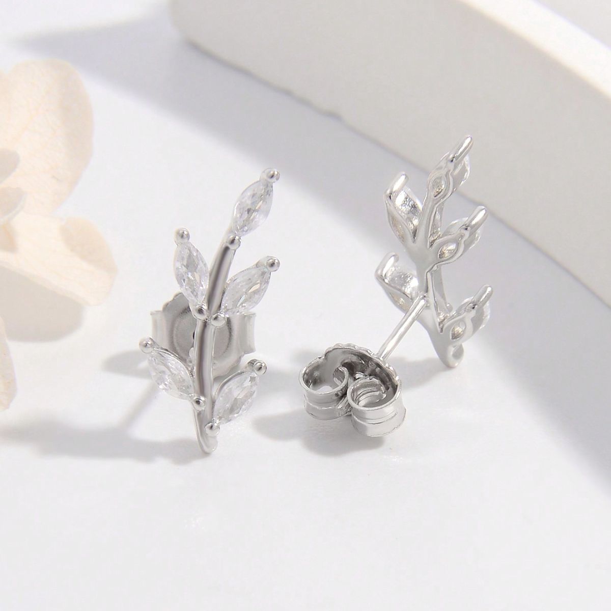 925 Sterling Silver Zircon Leaf Shape Earrings